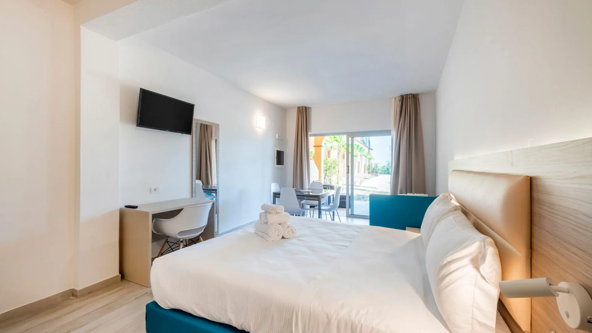Club Del Sole Desenzano Boutique Resort Desenzano del Garda 4*,  Italy